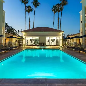 Courtyard By Marriott Hotel