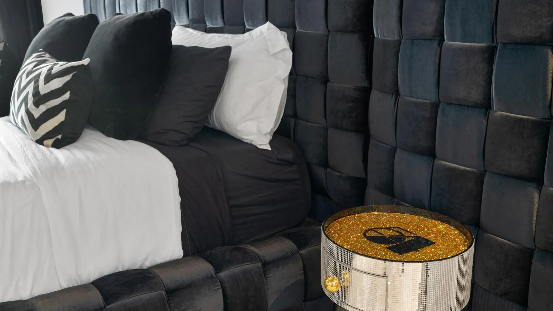 The Velvet Rope Ps Hotel Palm Springs